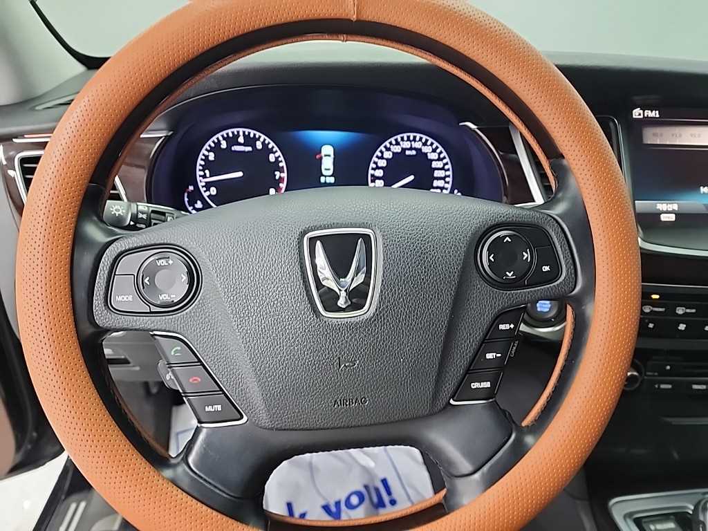 HYUNDAI Equus - Vista 9