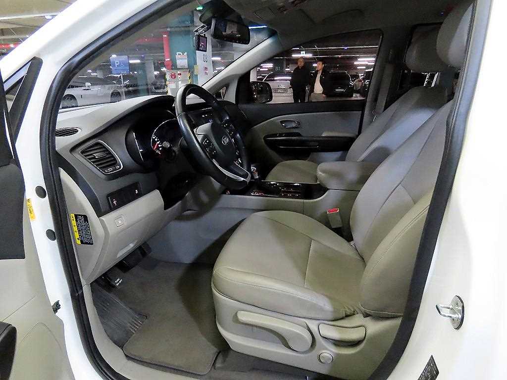 KIA Carnival - Vista 6