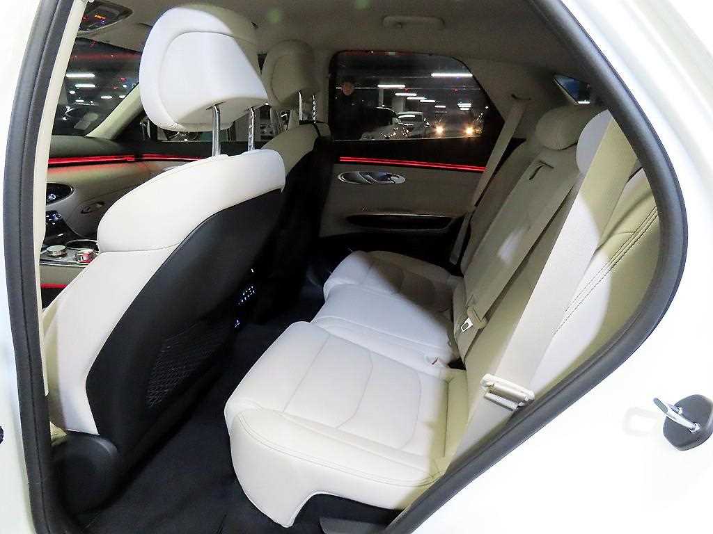 Genesis GV70 - Vista 7