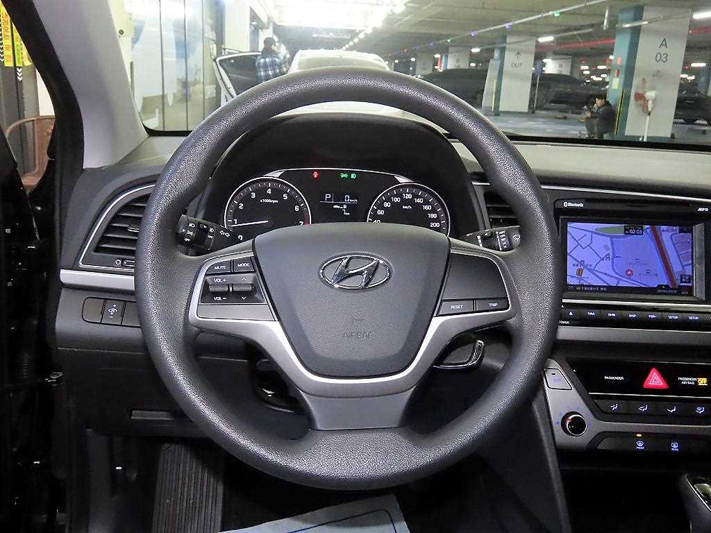 HYUNDAI Avante - Vista 8