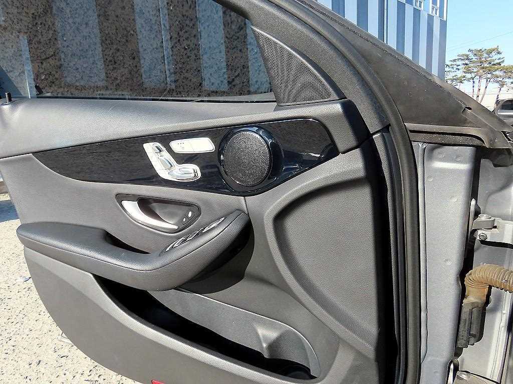 Mercedes Benz C Class - Vista 11