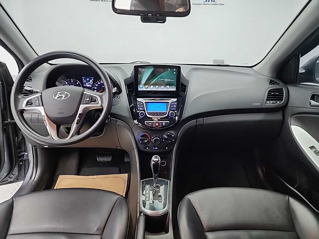 HYUNDAI Accent - Vista 7