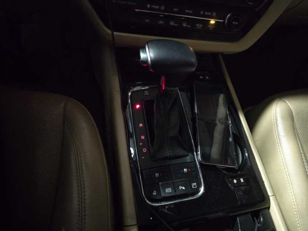 KIA Carnival - Vista 5