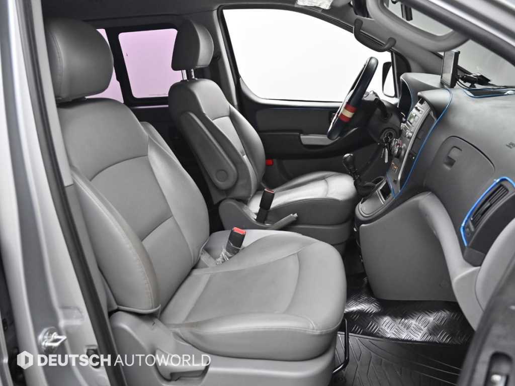 HYUNDAI Starex - Vista 10