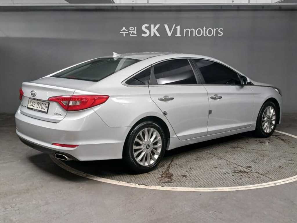 HYUNDAI Sonata - Vista 4