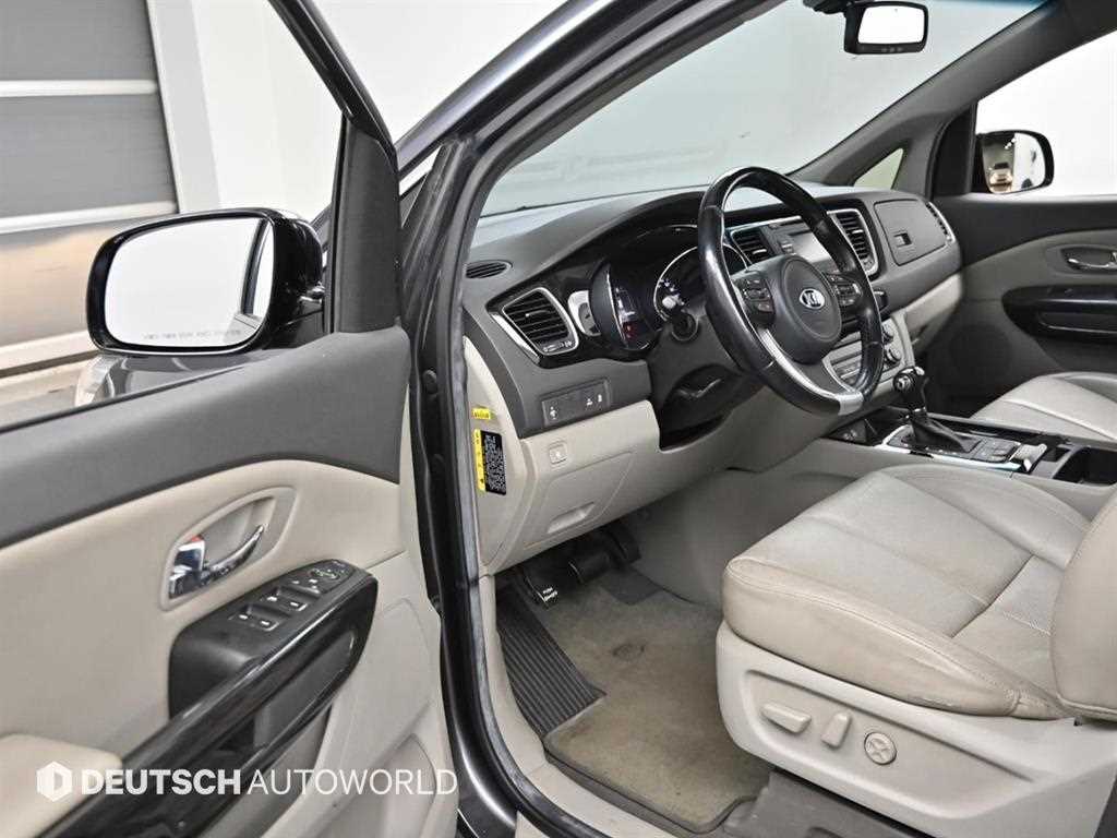 KIA Carnival - Vista 11