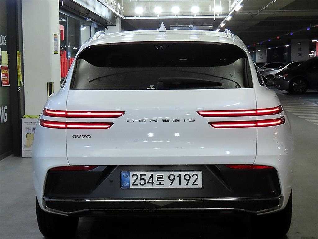 Genesis GV70 - Vista 5