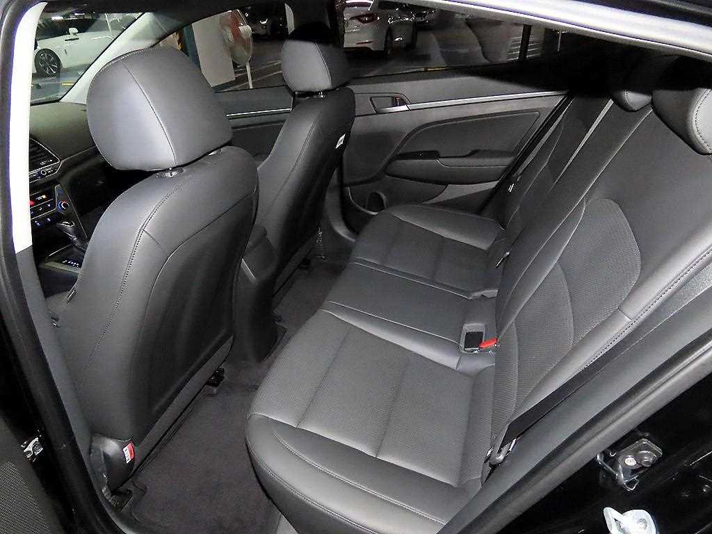 HYUNDAI Avante - Vista 7