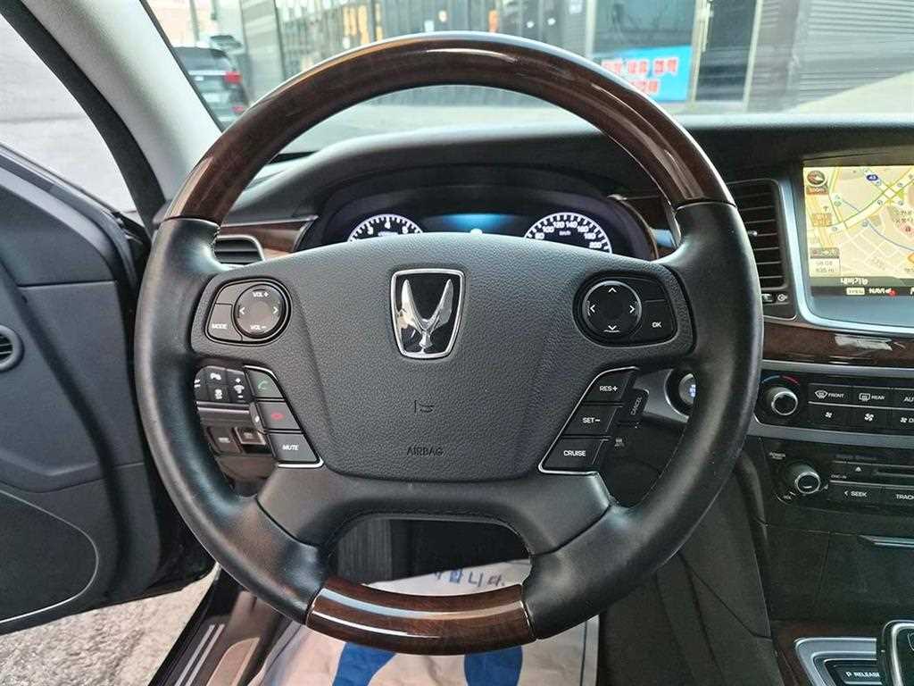 HYUNDAI Equus - Vista 9