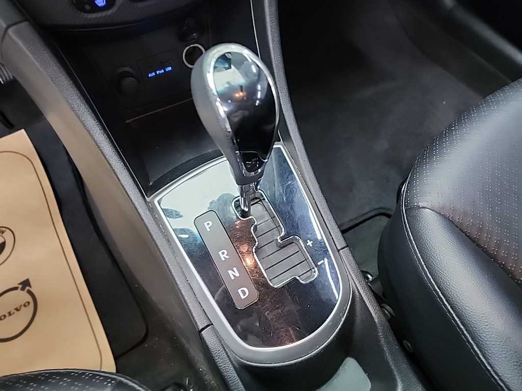 HYUNDAI Accent - Vista 8