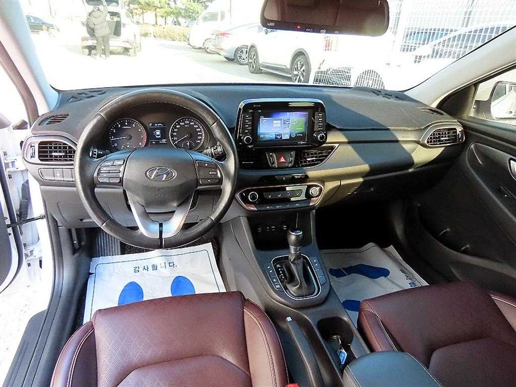 HYUNDAI i30 - Vista 7