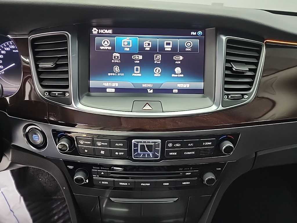 HYUNDAI Equus - Vista 10