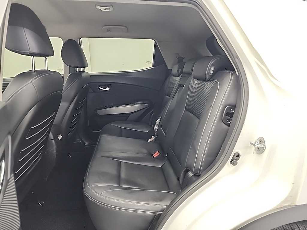 Ssangyong Tivoli - Vista 12