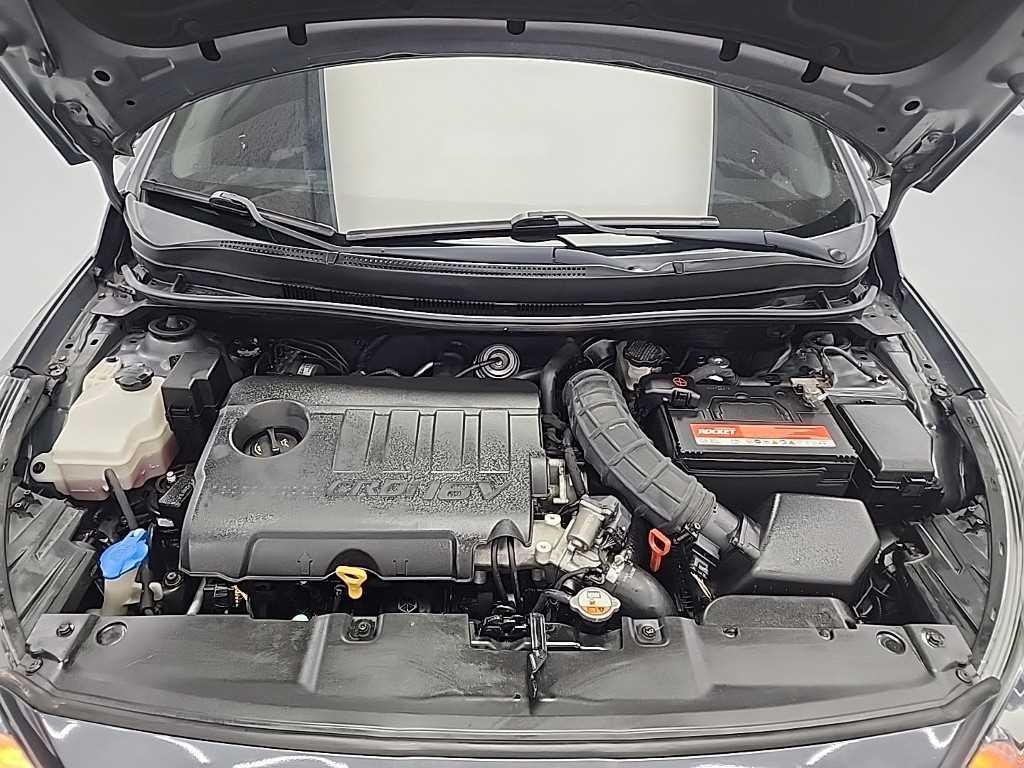 HYUNDAI Accent - Vista 5