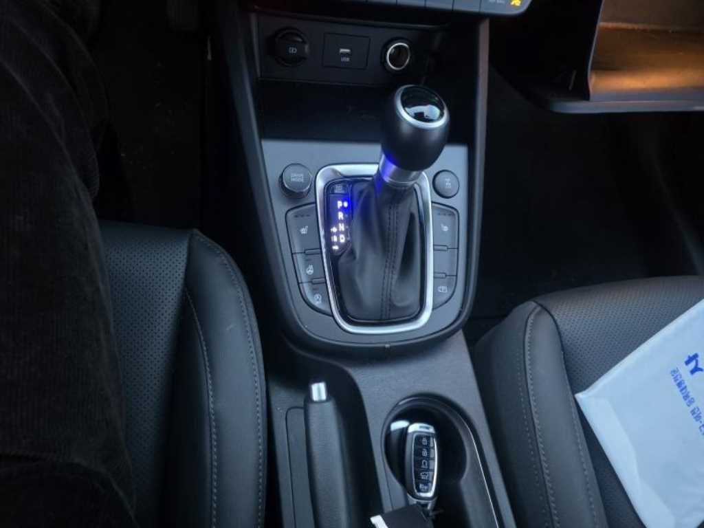 HYUNDAI Kona - Vista 5