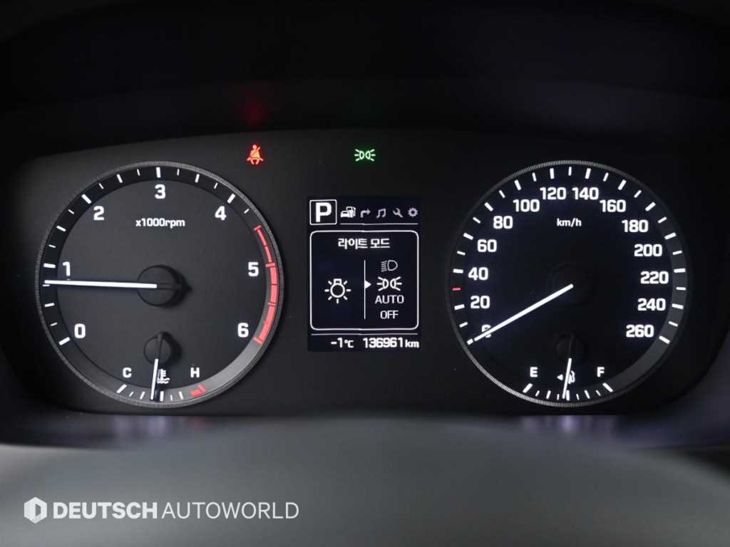 HYUNDAI Sonata - Vista 8