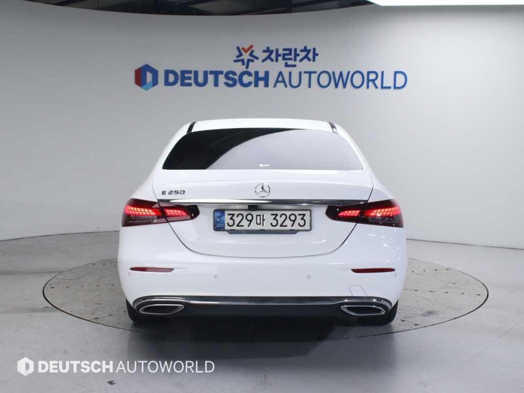 Mercedes Benz E class - Vista 4