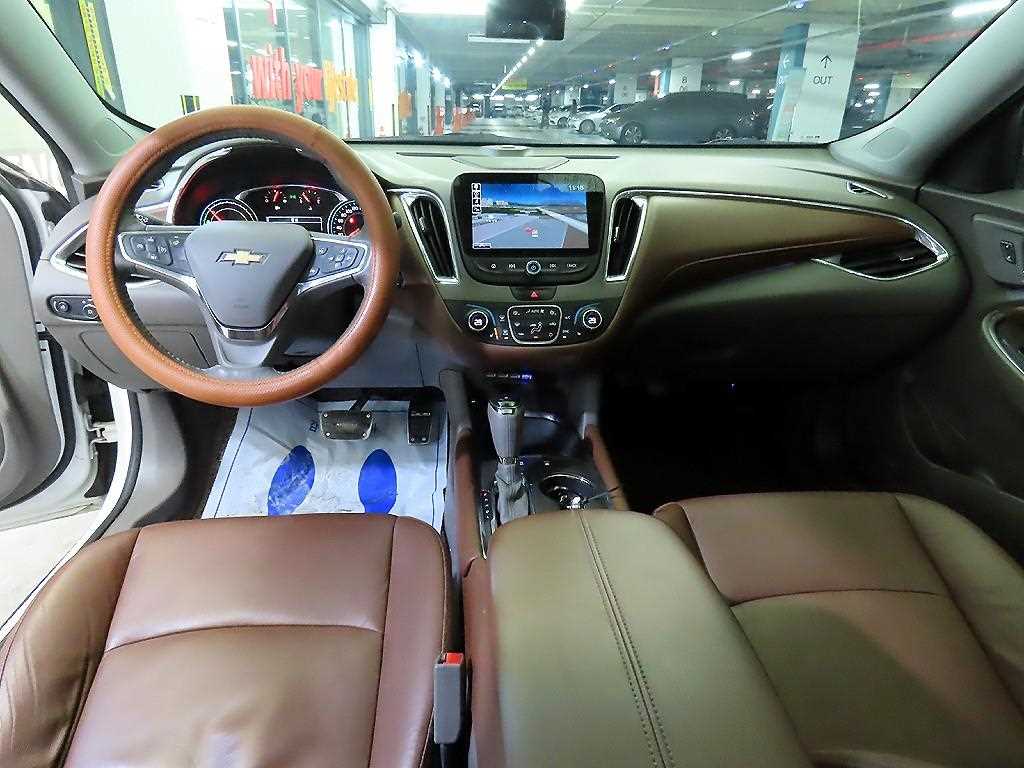 Chevrolet Malibu - Vista 10