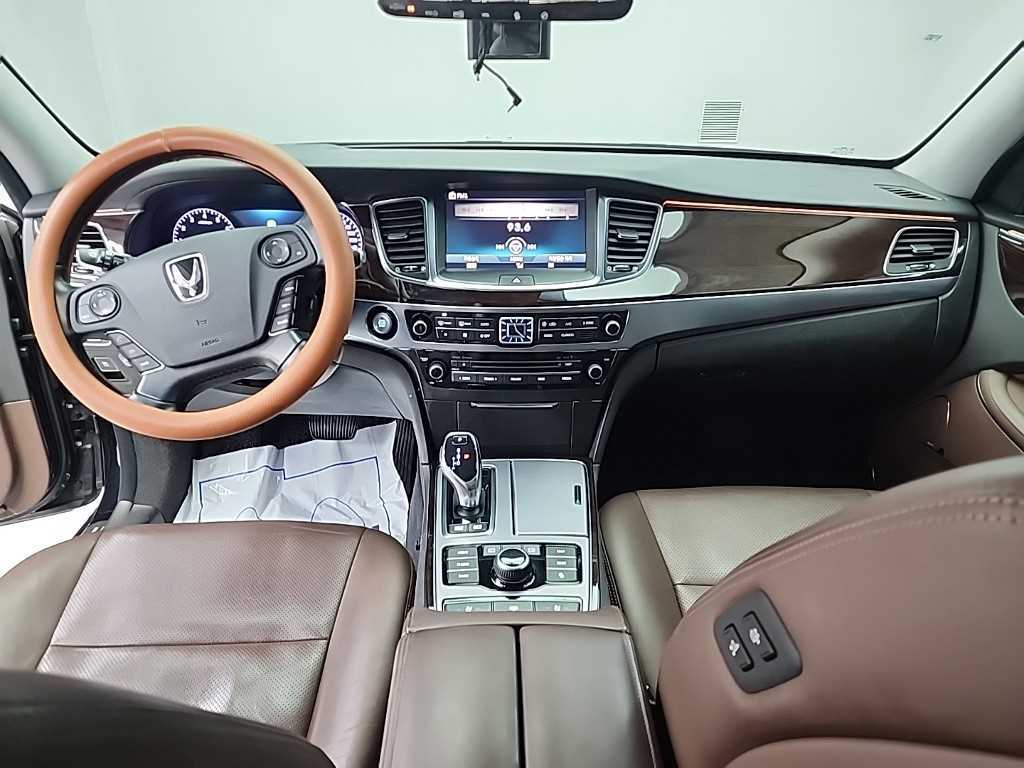 HYUNDAI Equus - Vista 7