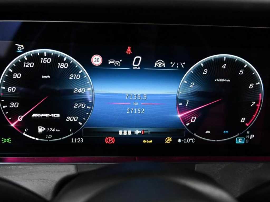 Mercedes Benz AMG GT - Vista 8