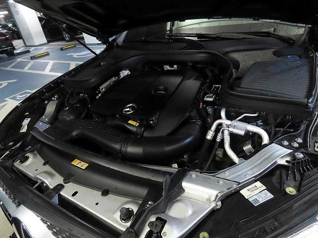 Mercedes Benz GLC Class 2023 Negro - Importación desde Corea - HF Imports Iquique - Foto 19