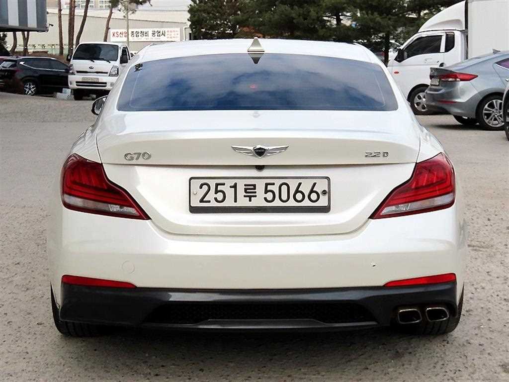 Genesis G70 - Vista 4