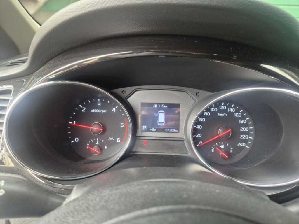 KIA Carnival - Vista 8