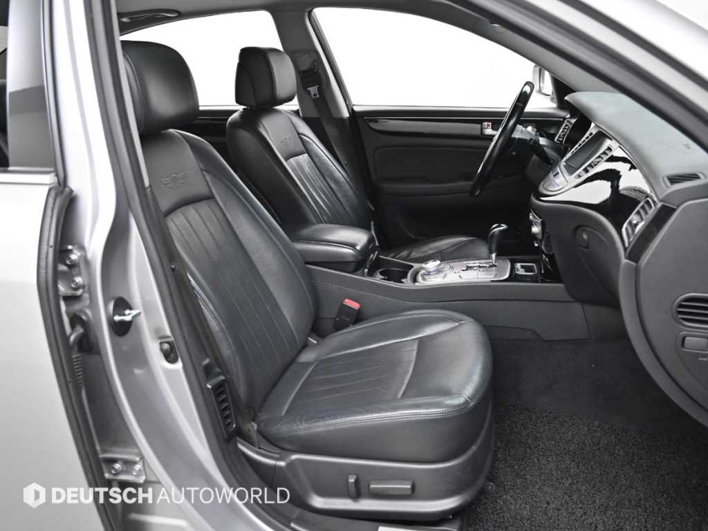 HYUNDAI Genesis - Vista 10