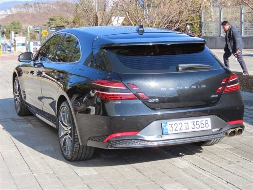 Genesis G70 - Vista 4