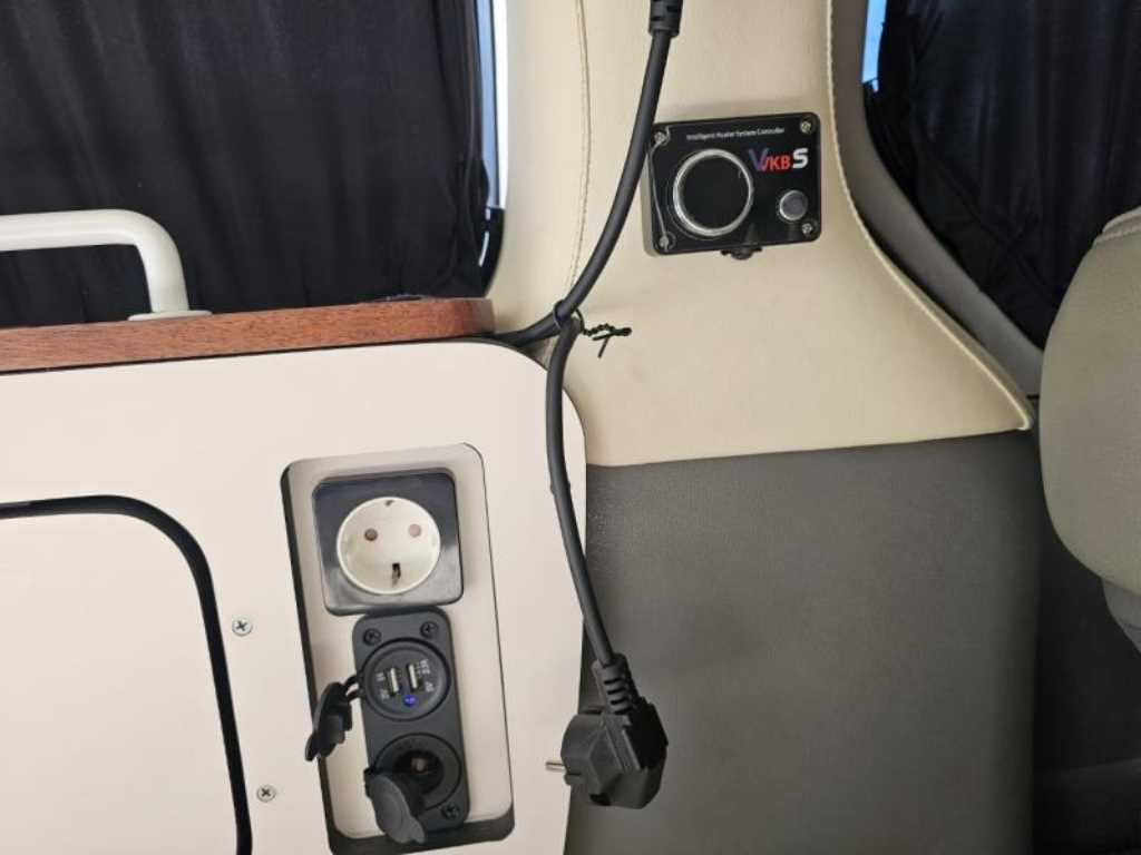 HYUNDAI Starex - Vista 10