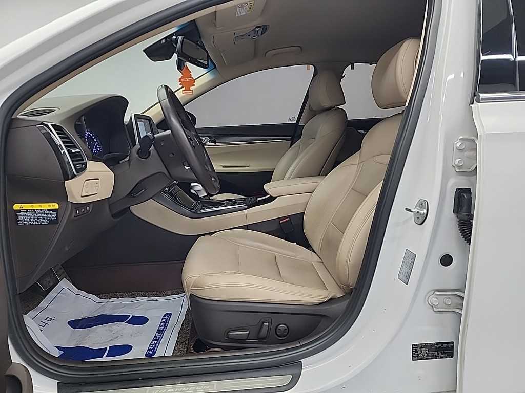 HYUNDAI Grandeur - Vista 11