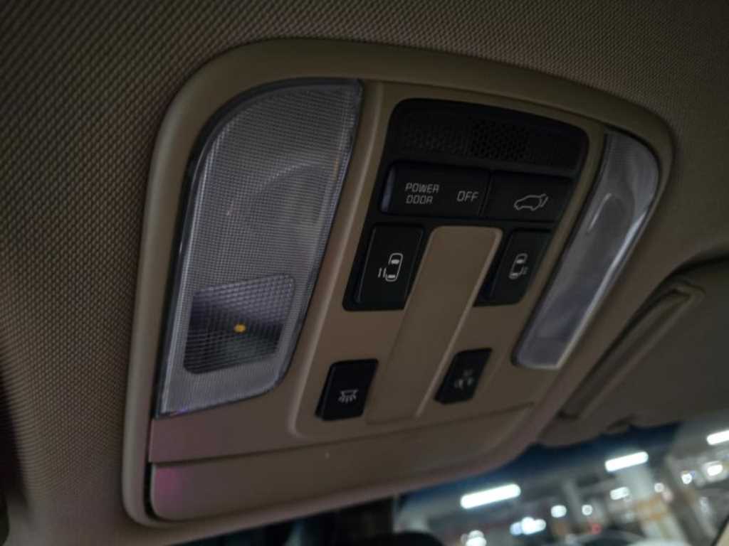 KIA Carnival - Vista 7