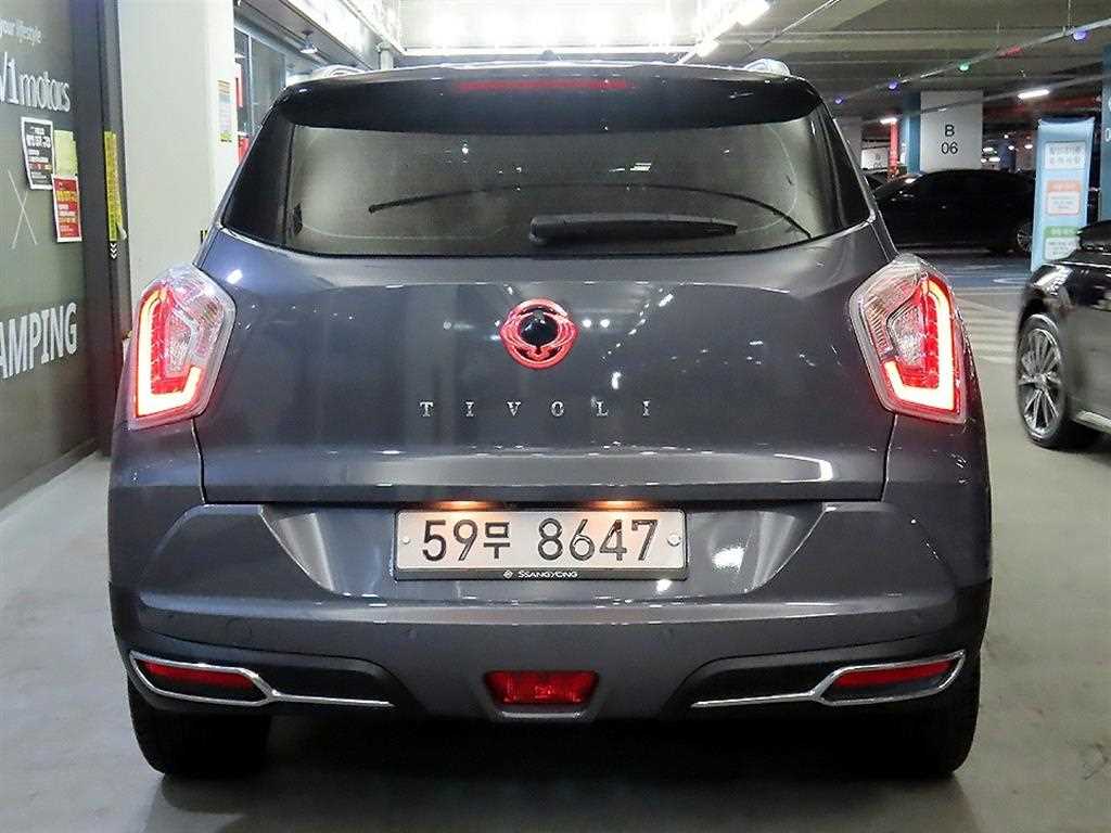 Ssangyong Tivoli - Vista 5