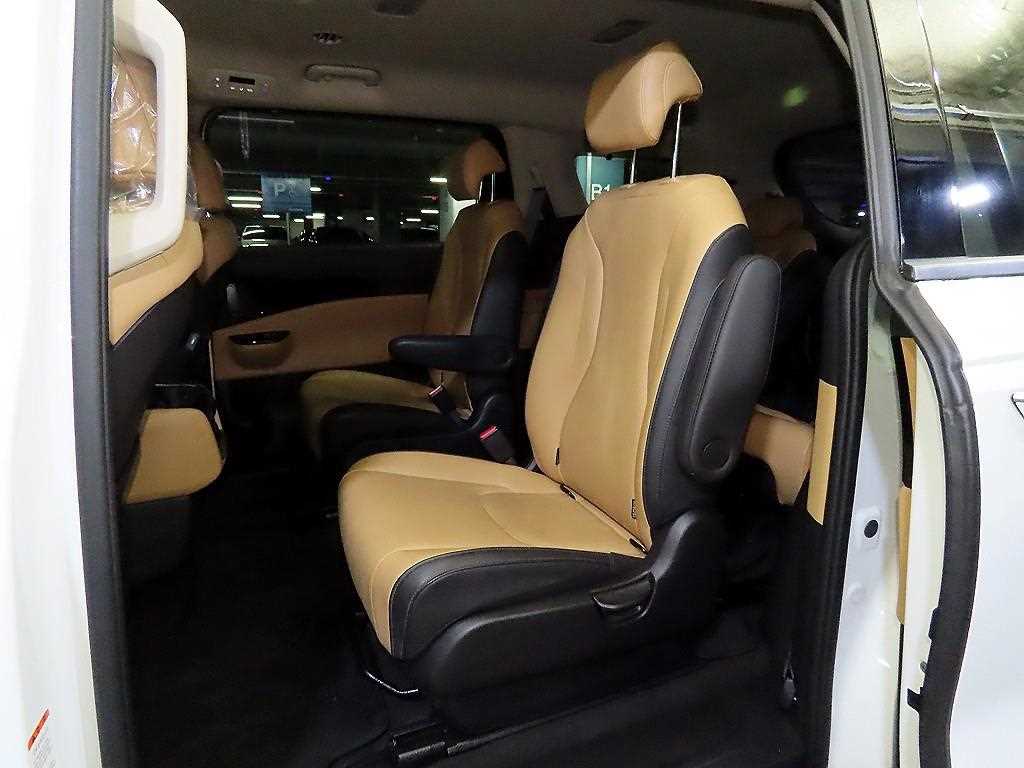 KIA Carnival - Vista 7