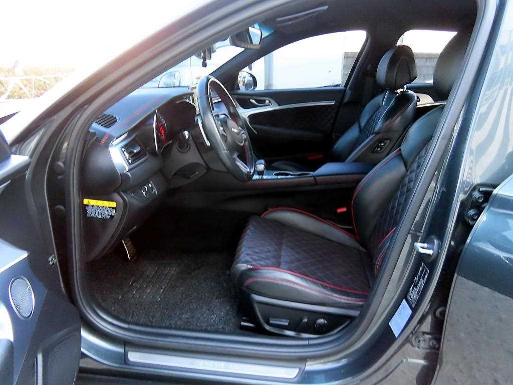 Genesis G70 - Vista 5