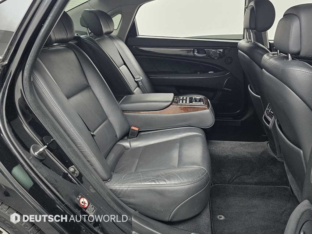 HYUNDAI Equus - Vista 12