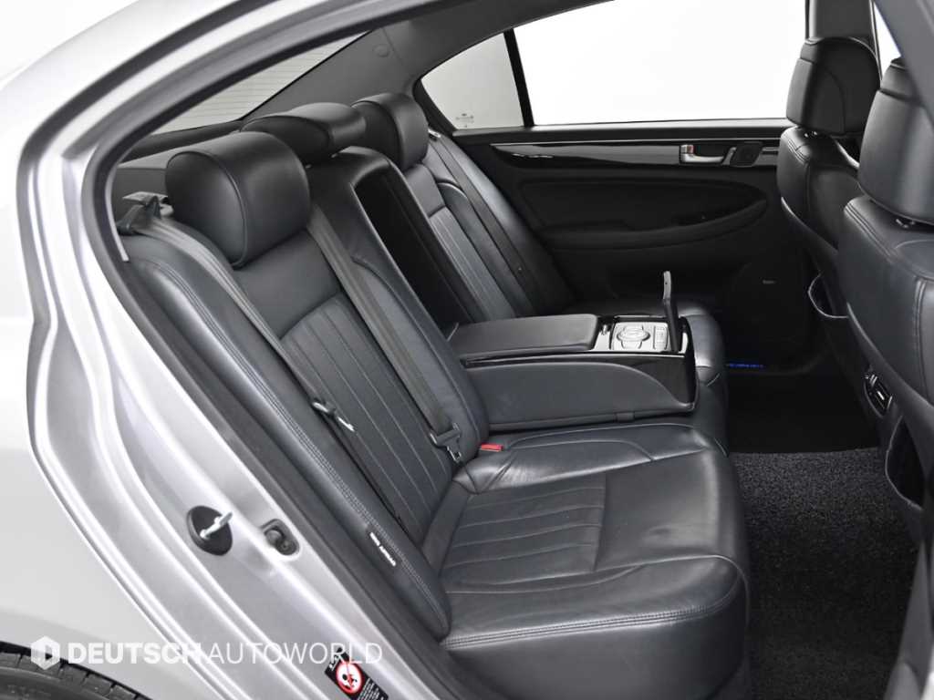 HYUNDAI Genesis - Vista 12