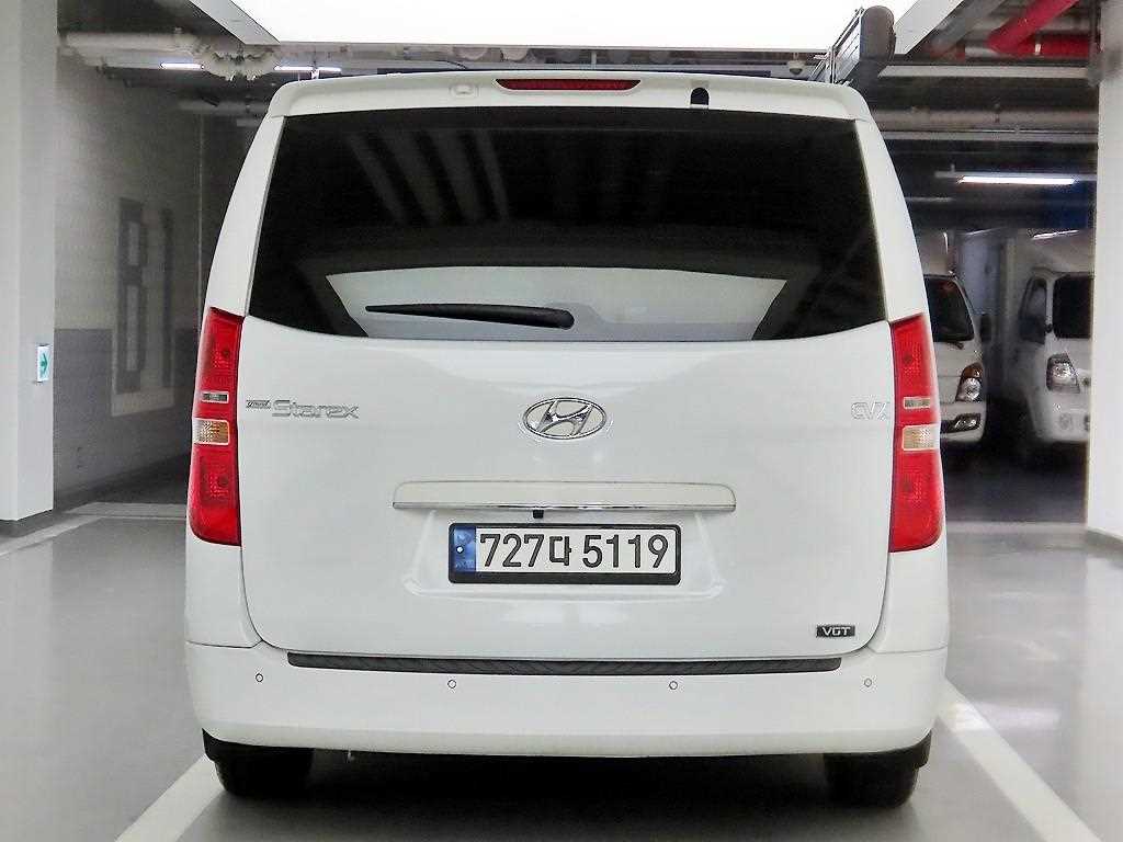 HYUNDAI Starex - Vista 5