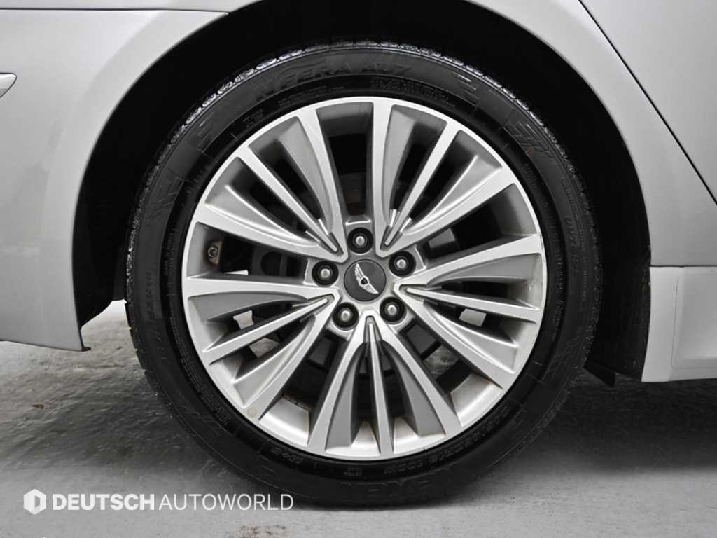 HYUNDAI Genesis - Vista 5