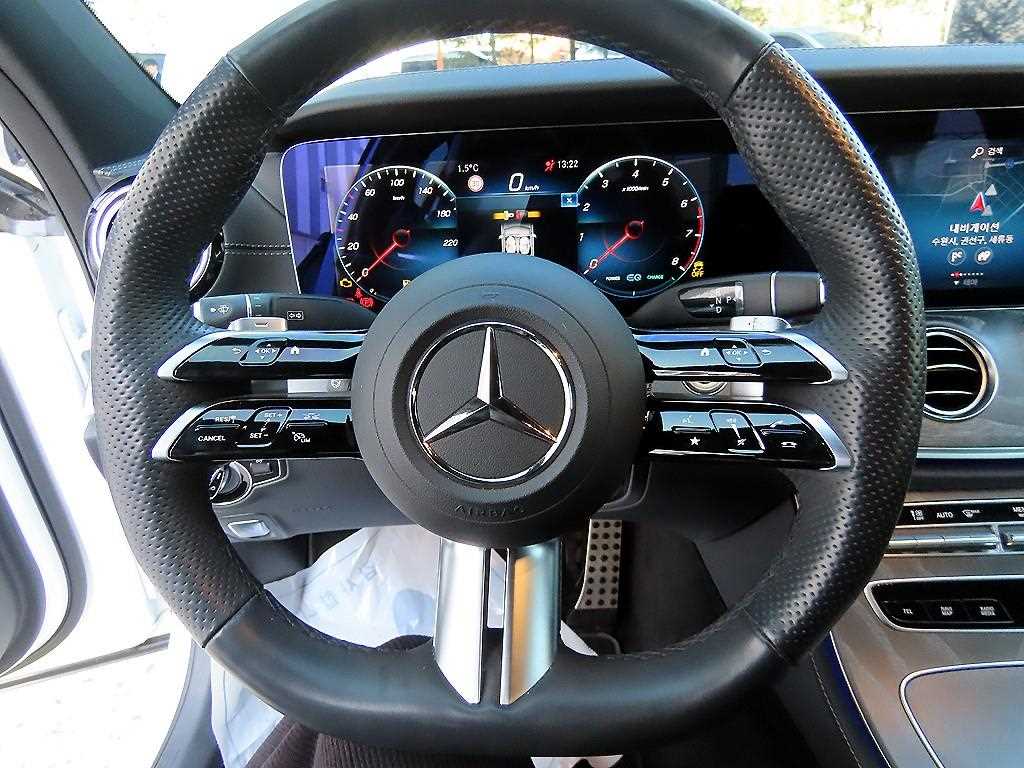 Mercedes Benz E class - Vista 8