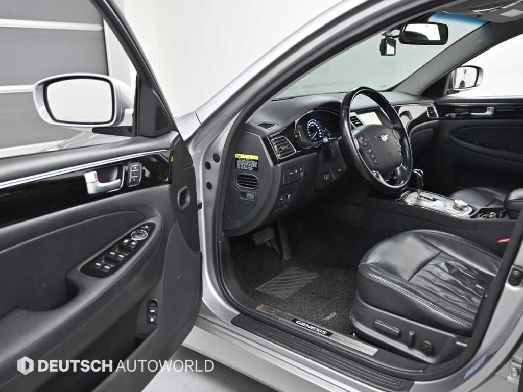 HYUNDAI Genesis - Vista 11