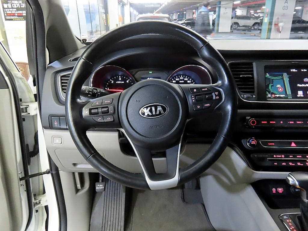 KIA Carnival - Vista 9