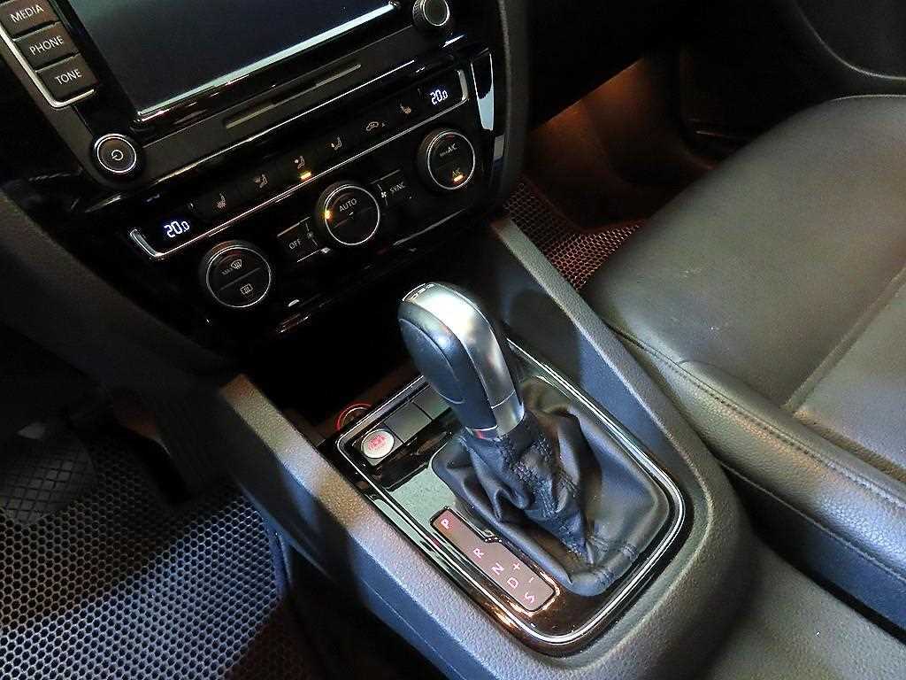 Volkswagen Jetta 2015 Gris - Importación desde Corea - HF Imports Iquique - Foto 19