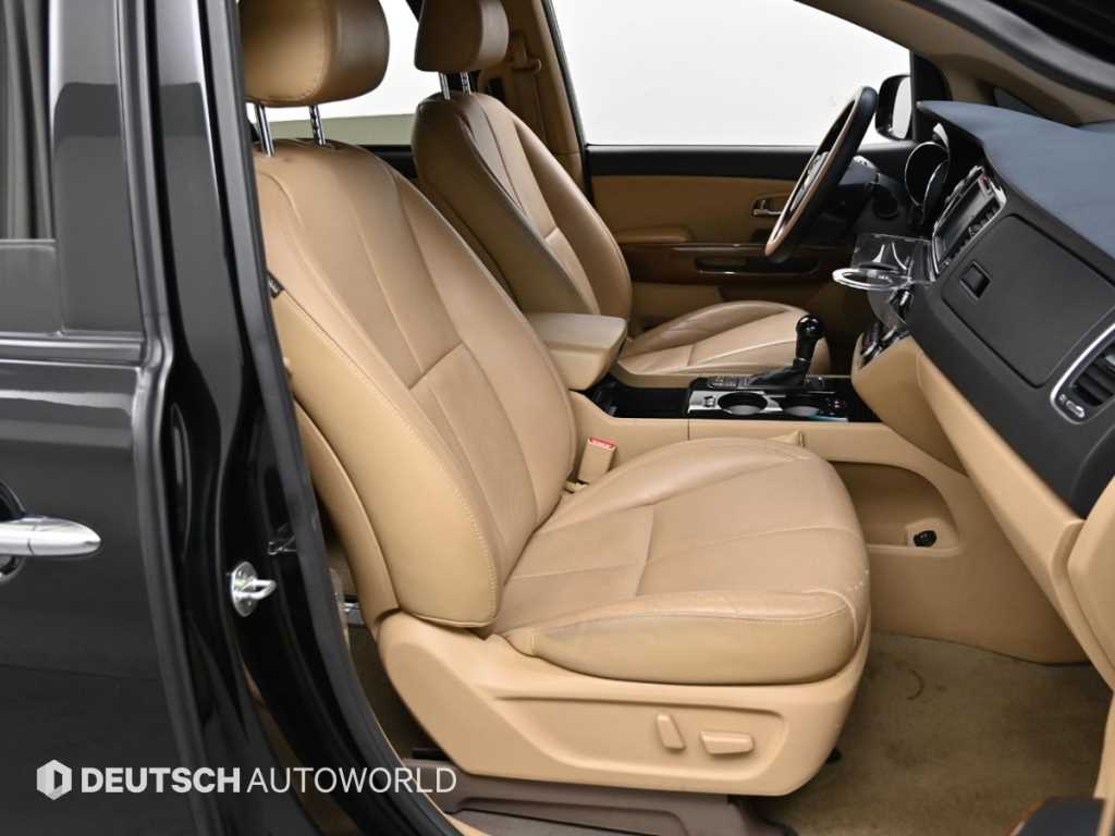 KIA Carnival - Vista 10