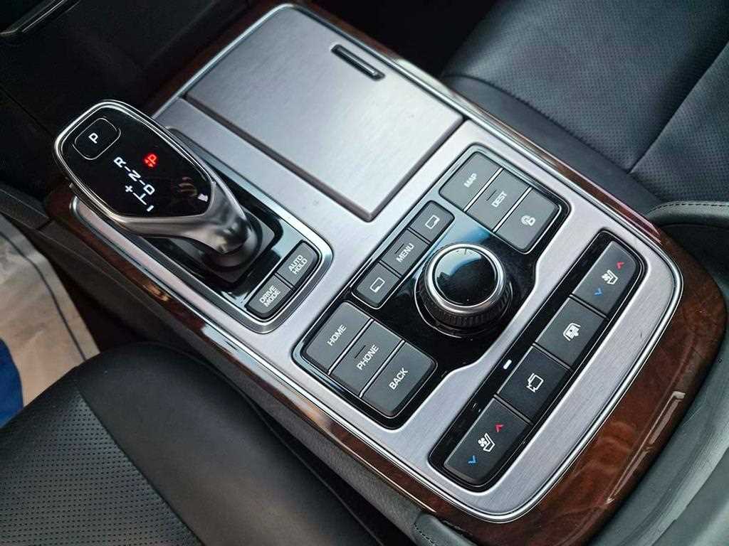 HYUNDAI Equus - Vista 10