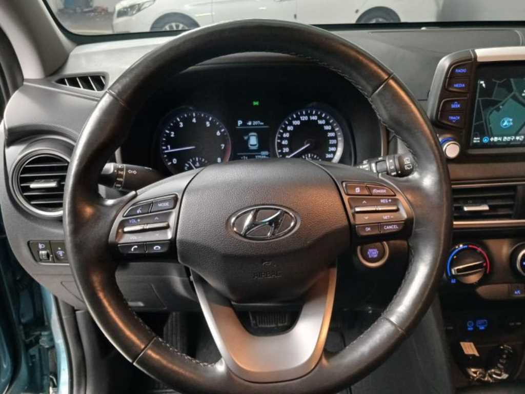HYUNDAI Kona - Vista 11