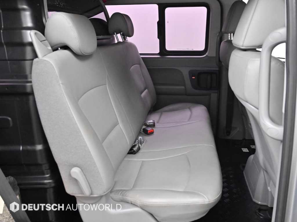 HYUNDAI Starex - Vista 12