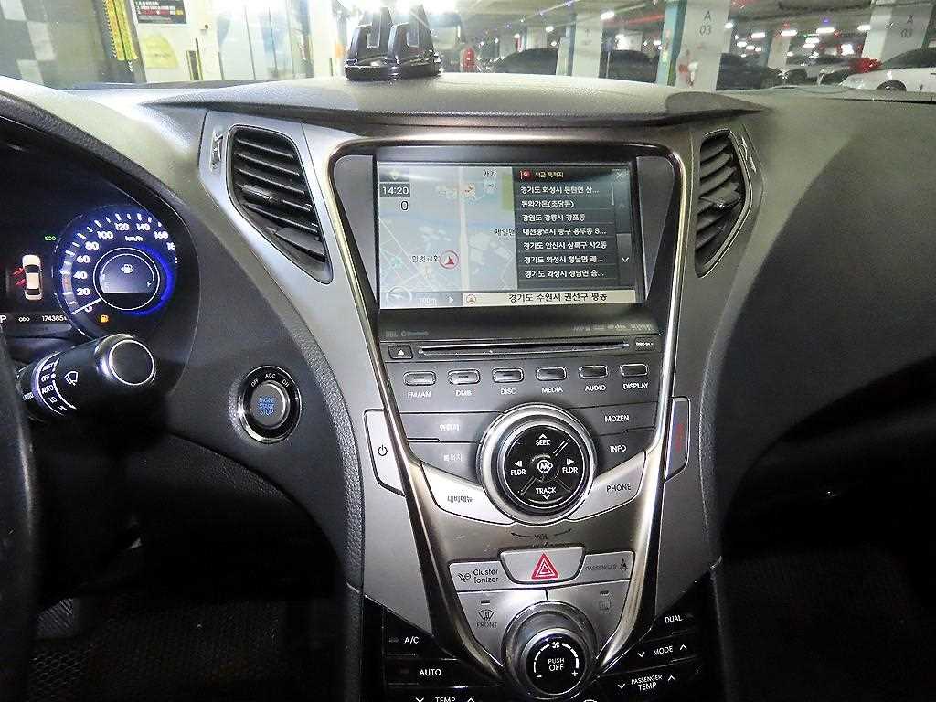 HYUNDAI Grandeur - Vista 11