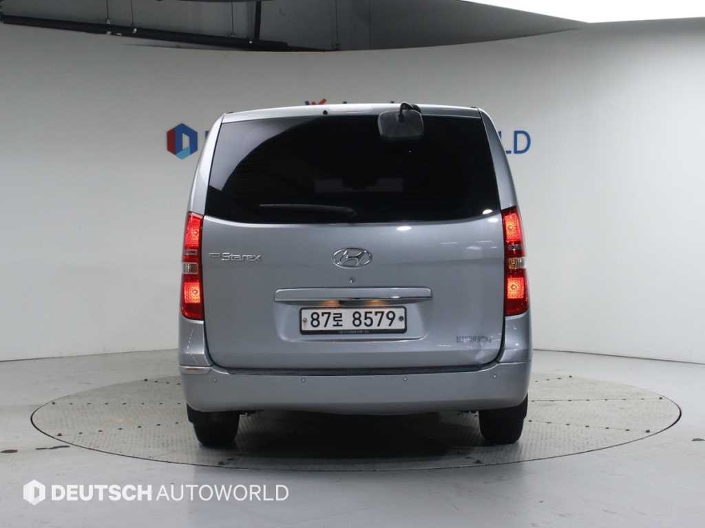 HYUNDAI Starex - Vista 4