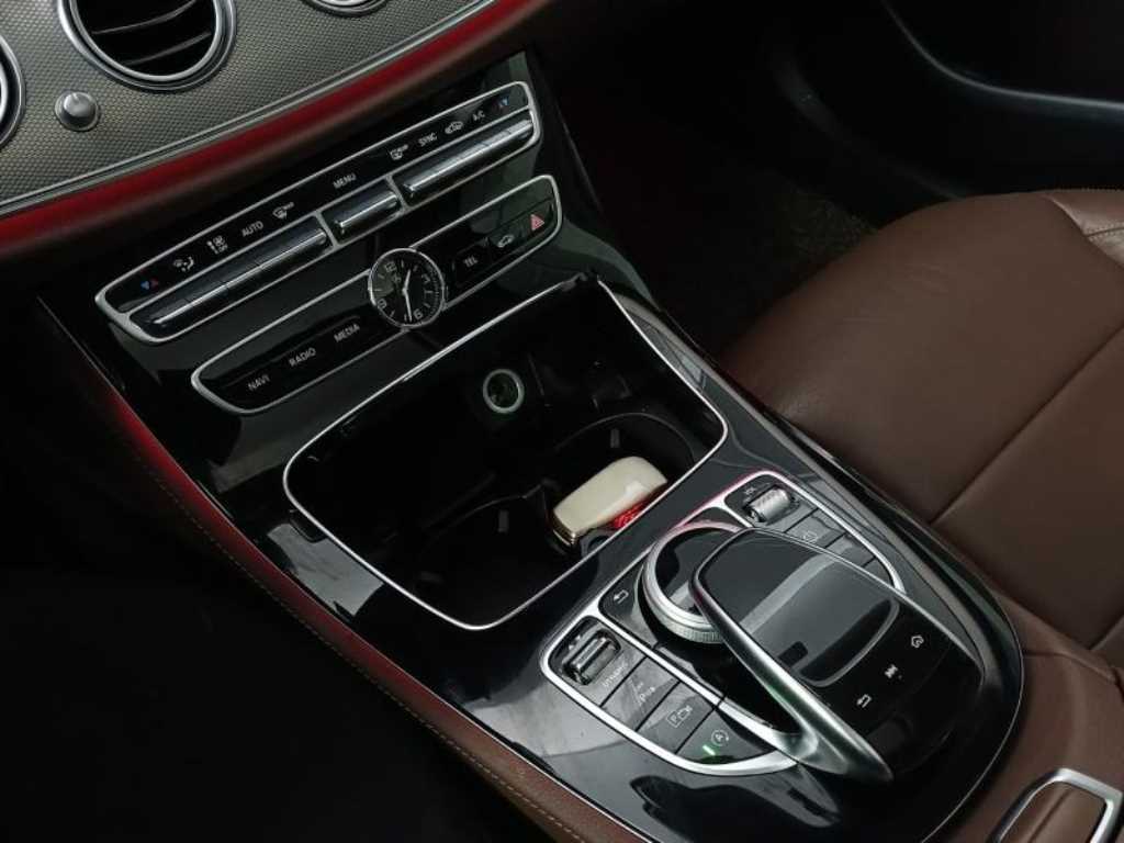 Mercedes Benz E class 2017 Gris - Importación desde Corea - HF Imports Iquique - Foto 16